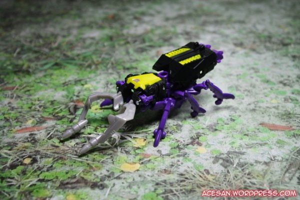 Out Of Package Skrapnel With Reflector Images Of Transformers Generations Legends 2 Pack  (10 of 16)